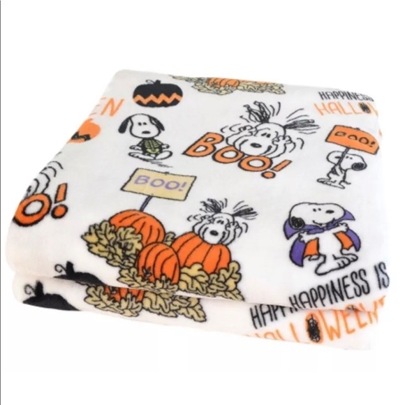 New Berkshire Blanket PEANUTS Snoopy Fleece Throw Blanket